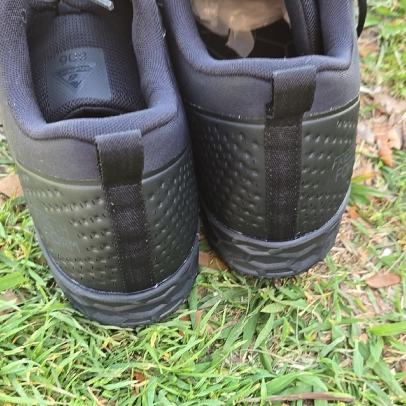 New Balance Men's Black Athletic Shoes - Picture 6 of 7